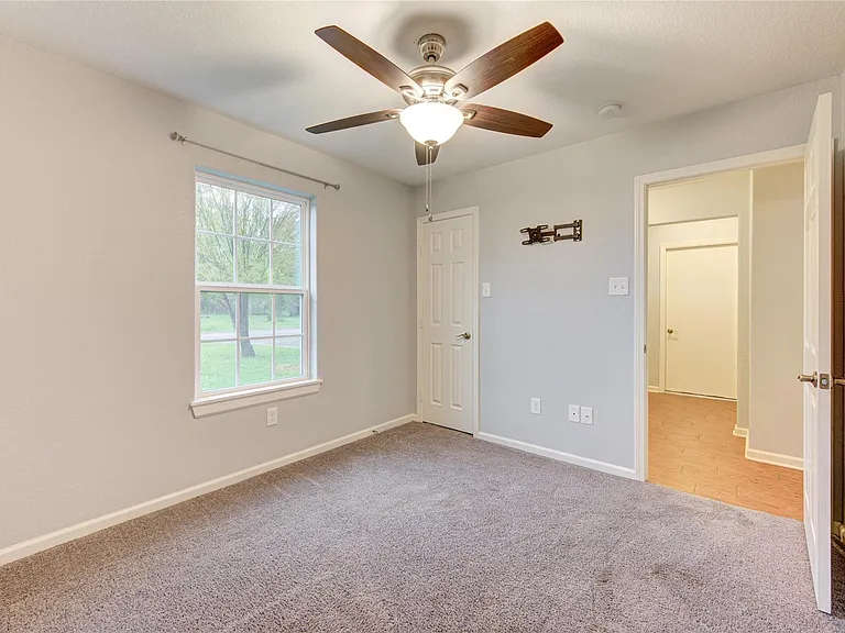 503 W Linney St — Photo 25