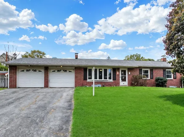 141 W Water St, Yoe, PA 17313