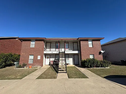 1101 Circle M Photo 1