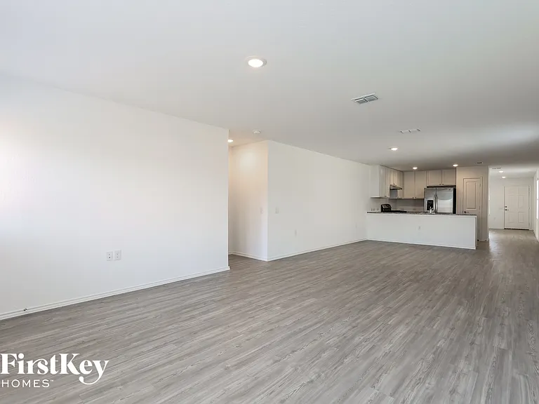 4547 Emma Way — Photo 4