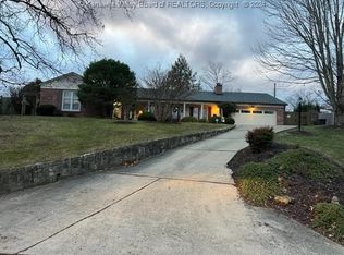 125 Honeysuckle Ln, Huntington, WV 25701