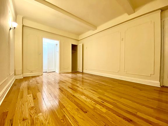4th image of 201 E 35th St APT 2G