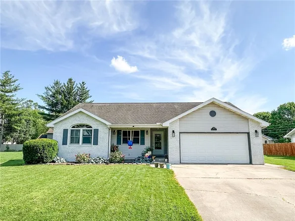 515 Horseshoe Ln, Casey, IL 62420