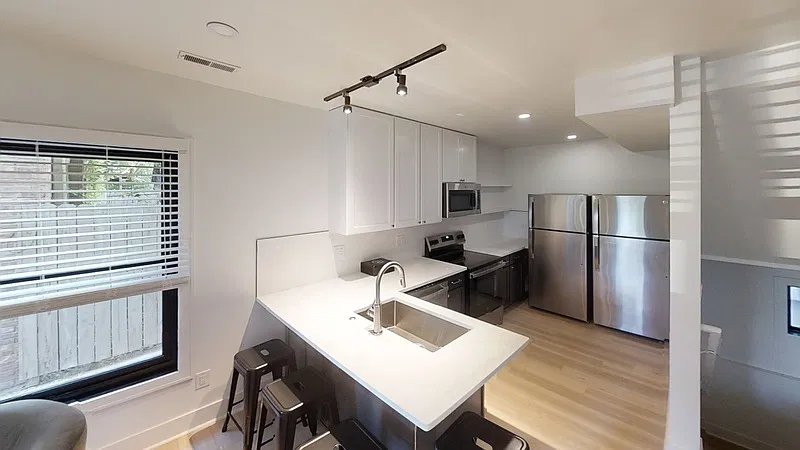 6 bed, 3.5 bath, 1398 sqft, $7,795 — Photo 4