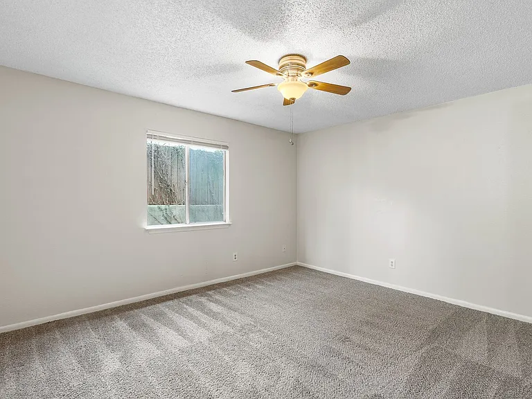 LBJ Apartments — Photo 5