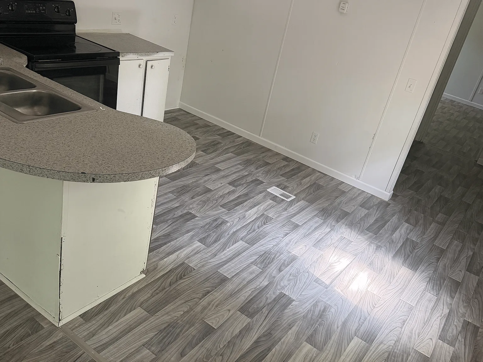 3 bed, 1216 sqft, $1,100 — Photo 4