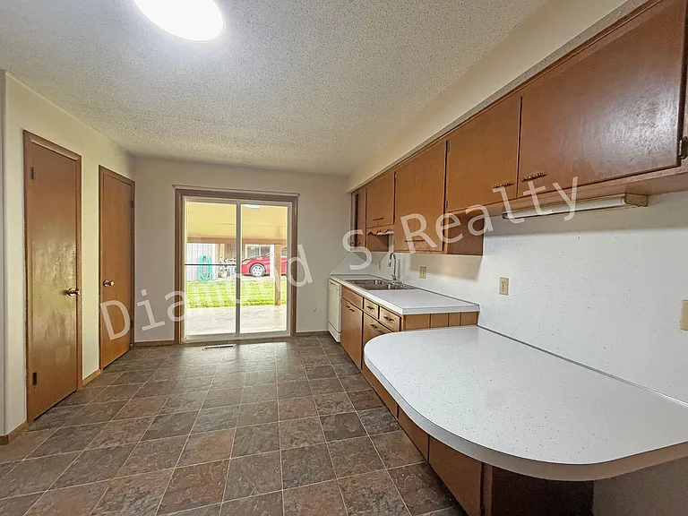 2545 S South Pl #B — Photo 7