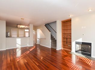 1000 N Crosby St #2C, Chicago, IL 60610