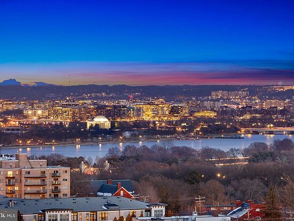 3rd image of 1301 N Courthouse Rd APT 1805