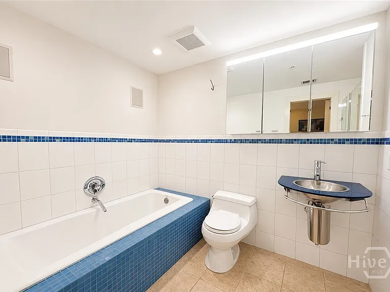122 W Broughton St #202 — Photo 10