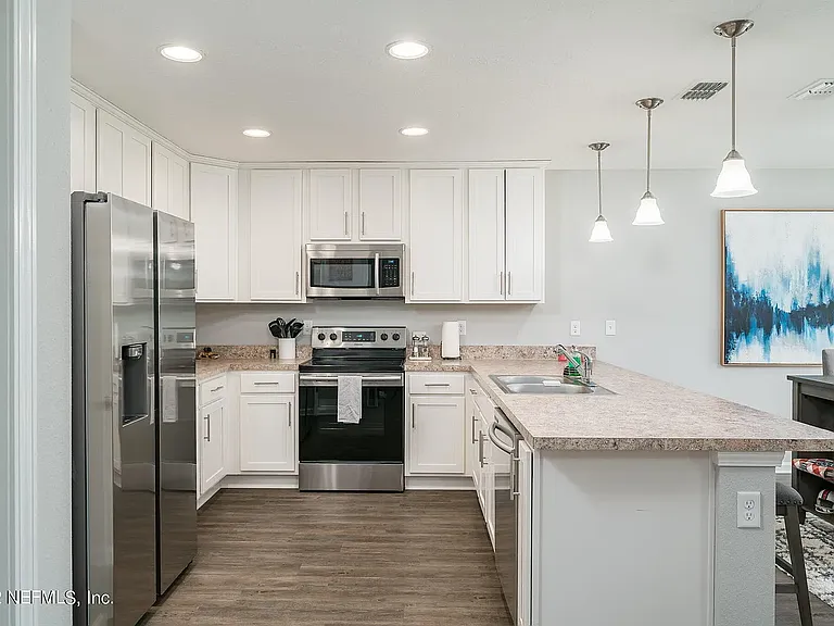 4114 Collins Rd — Photo 4