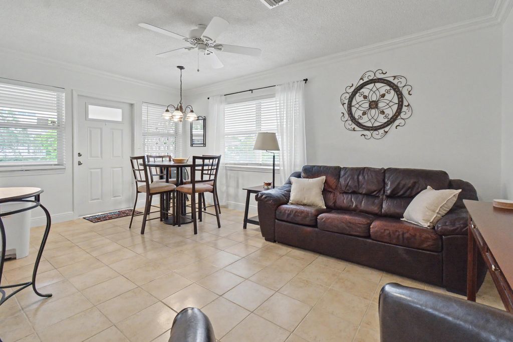 2701 NE 1st St APT 201, photo 5