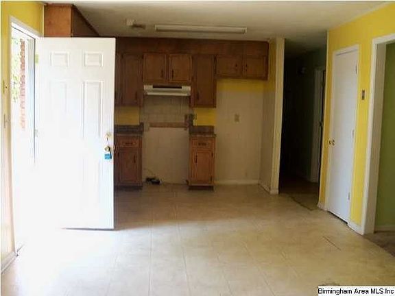 4th image of 2512 Deerfield Ln