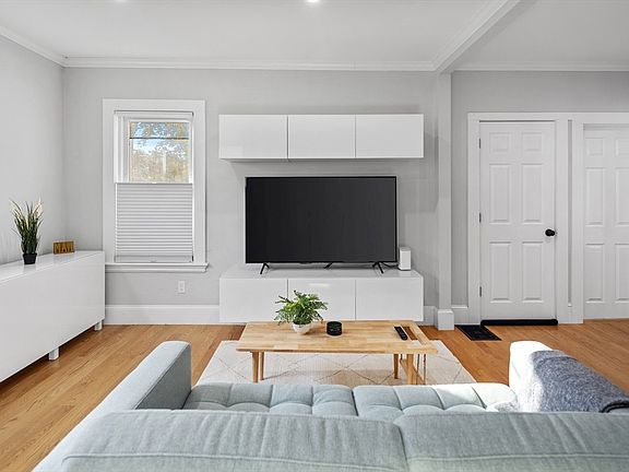 5th image of 14 Everett St Unit 1