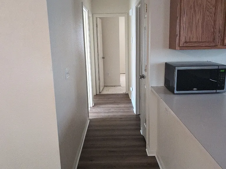 408 E 4th St — Photo 5