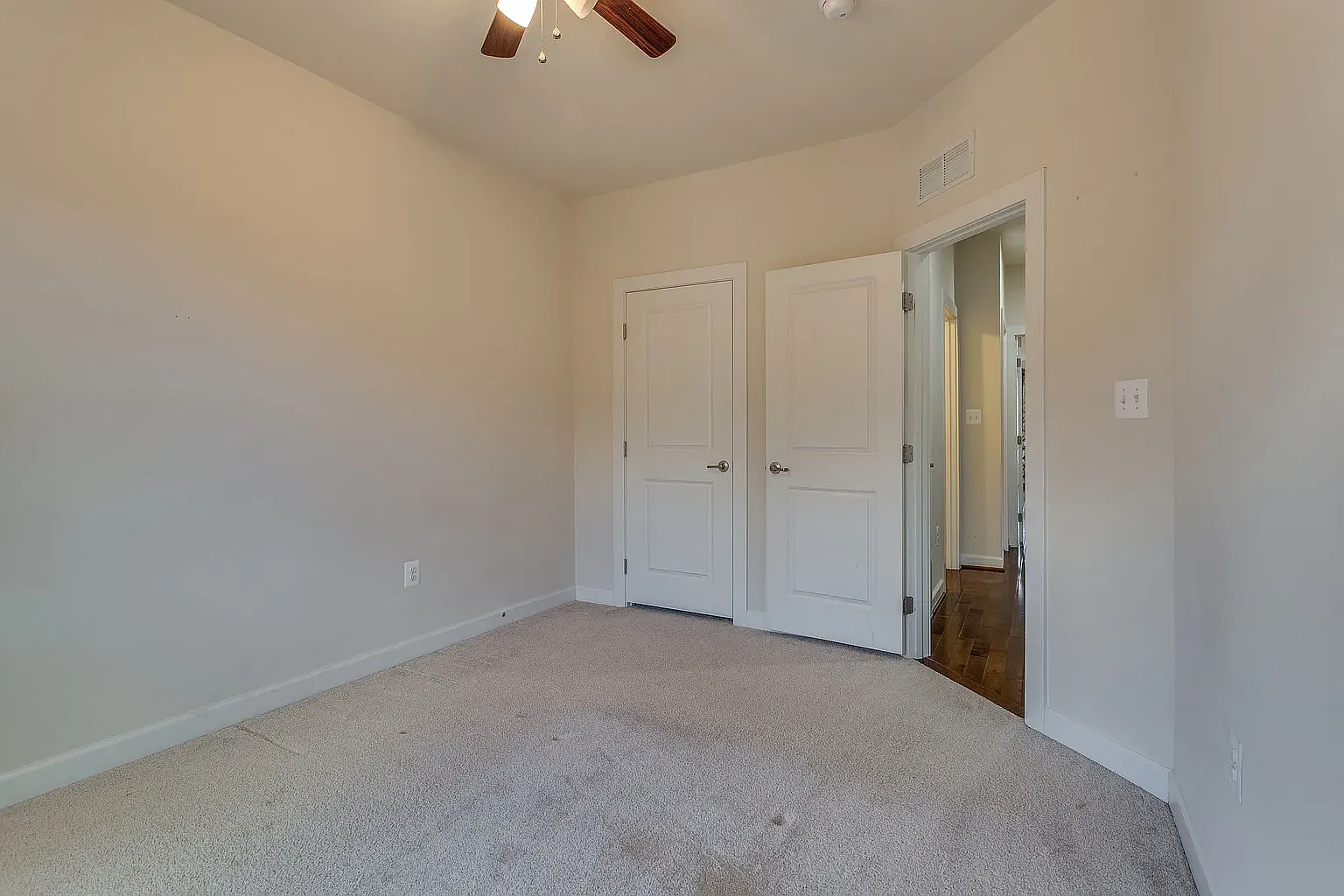 4 bed, 4.5 bath, 3400 sqft, $4,250 — Photo 3