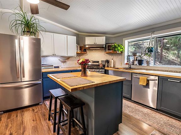 2nd image of 22 Aspen Road