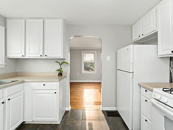 2nd image of 242 Camfield St