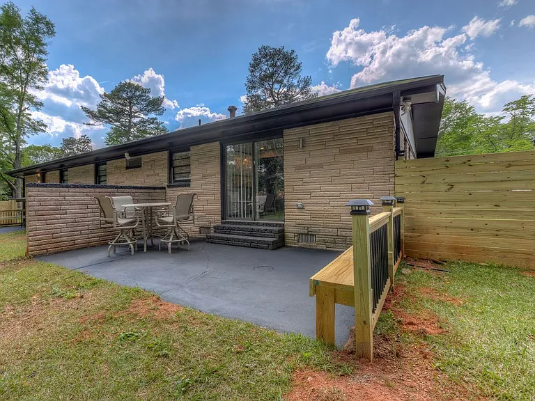 1194 Weston Dr — Photo 16