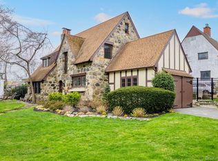 101 Long Dr, Hempstead, NY 11550