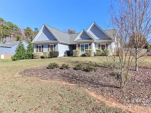 2nd image of 119 Oasis Dr