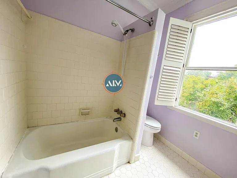 208 E Taylor St — Photo 43