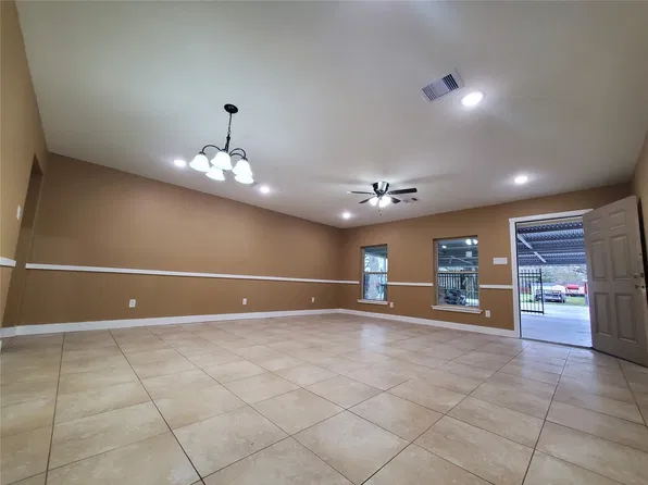 207 E Mitchell Rd #A, Houston, TX 77037