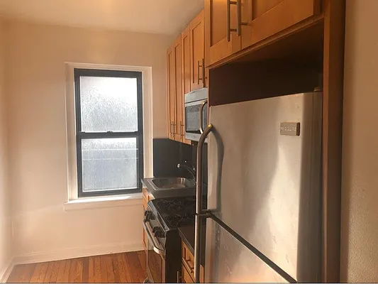 Rented by Arwell Realty | media 12