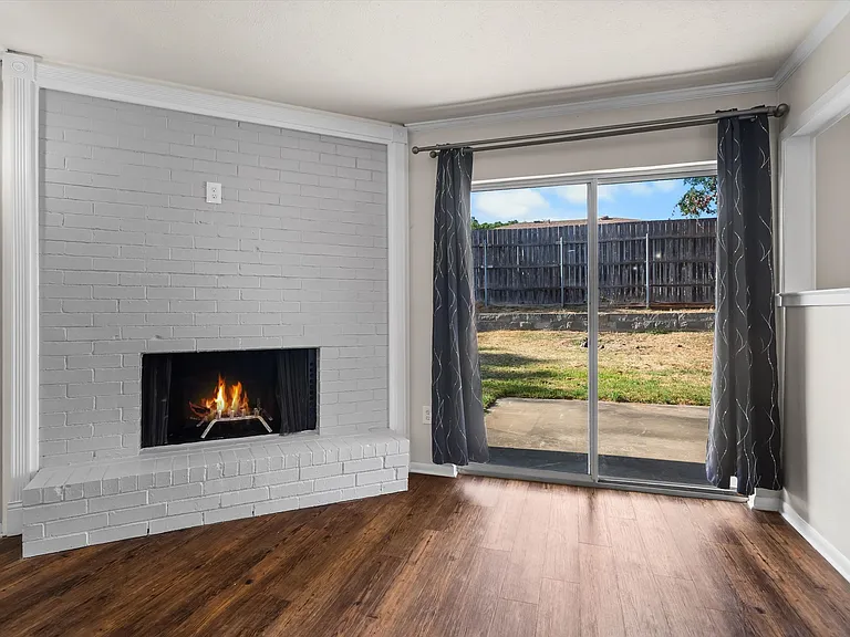 2717 Oakdale Rd — Photo 8