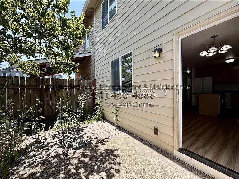 210 NW Connell Ave — Photo 16