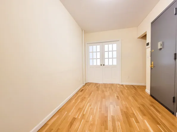 239 East 51st Street image 3 of 8