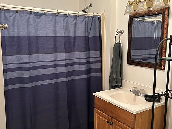 5th image of 7 Glen Ave Unit 4