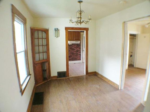 5th image of 1434 S Hedges Ave
