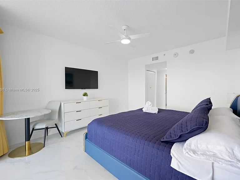 18100 N Bay Rd #708 — Photo 13
