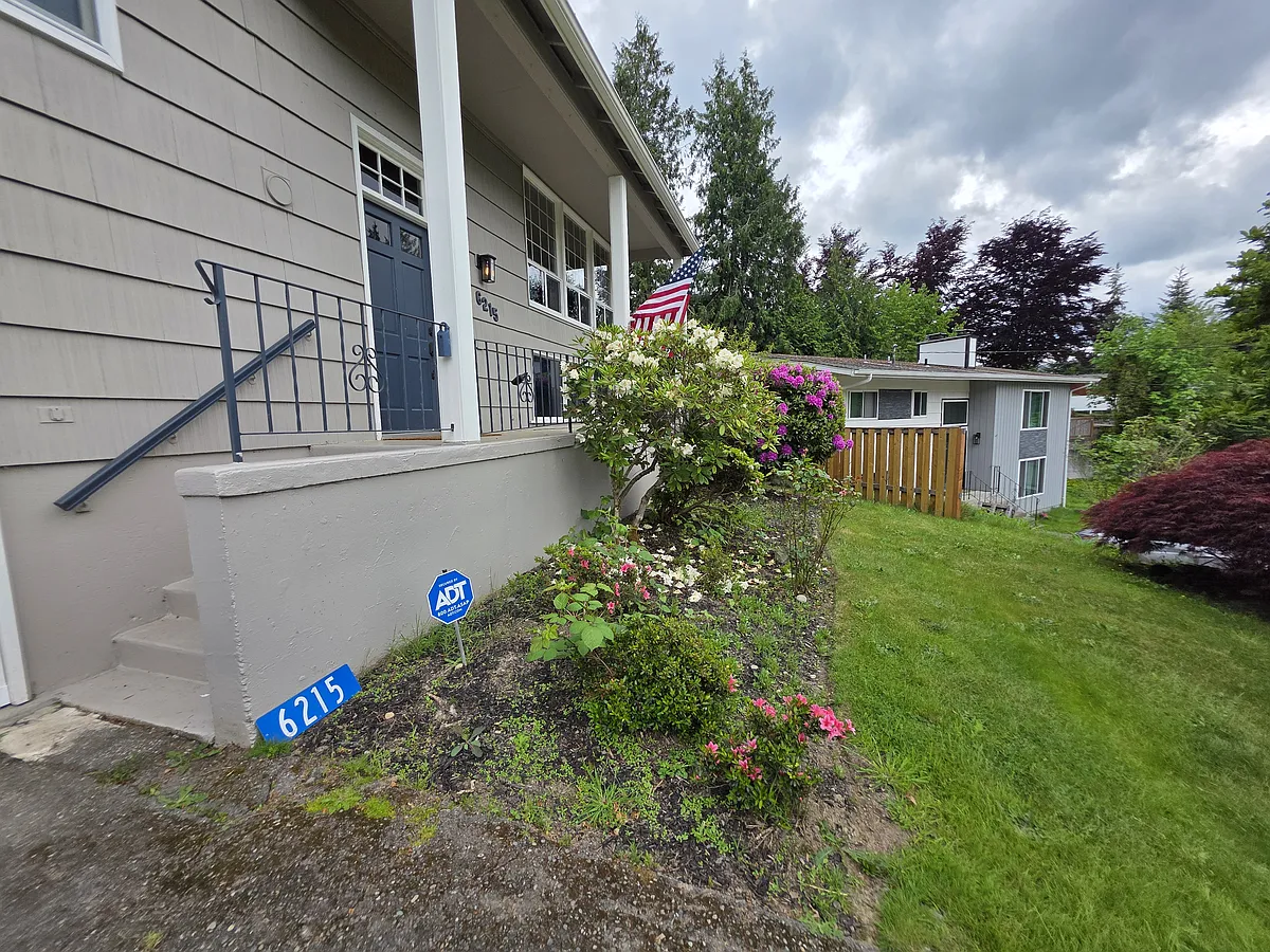 Building Photo - 6215 Maple View Dr