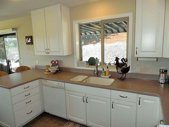 5th image of 1325 SE Earthtone Ct