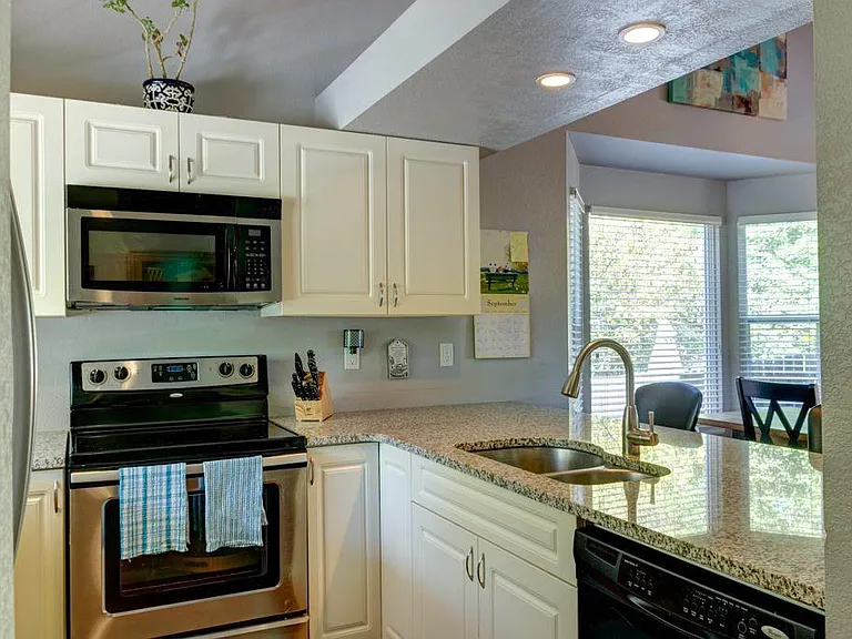 922 Hercules Cir — Photo 12