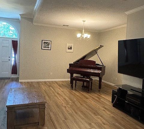 3rd image of 3531 Lenox Dr