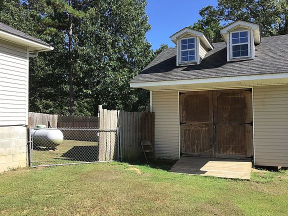 Storage building with power