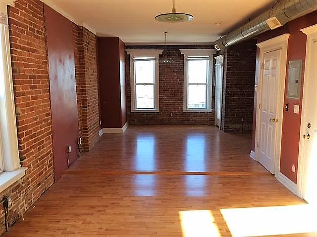 569 Campbell St — Photo 2