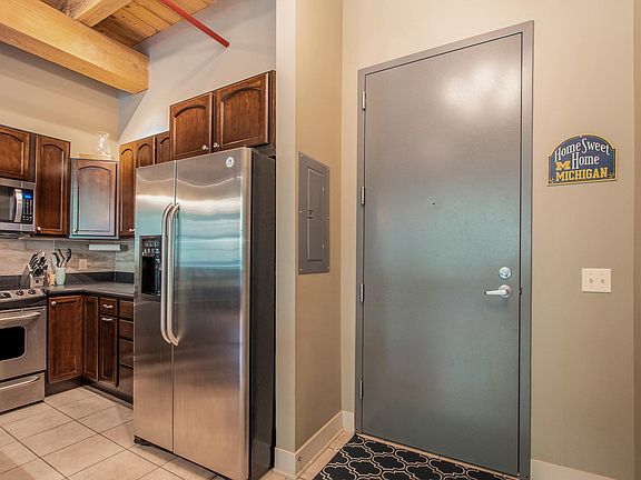 4th image of 533 Columbia Ave APT 204