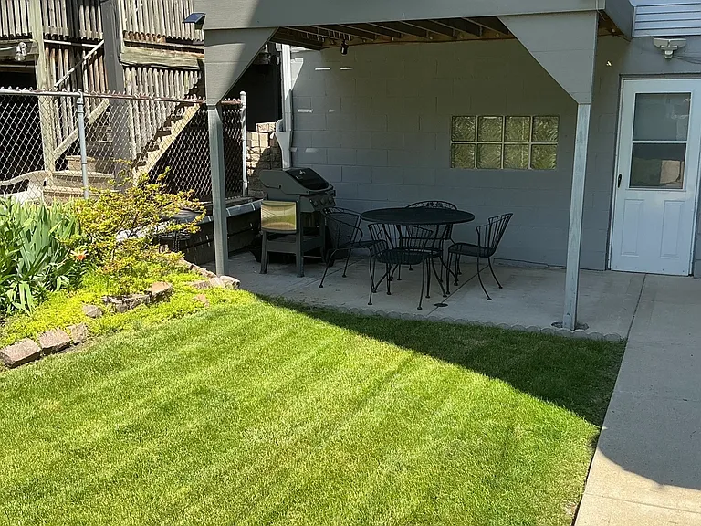 1217 W Grand Ave #G — Photo 9