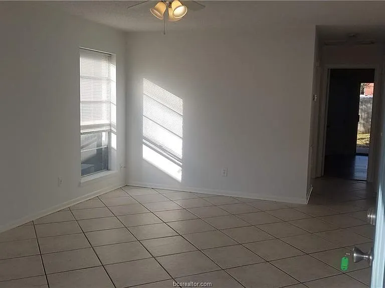 1533 Hillside Dr — Photo 8