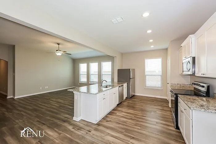 2028 Hialeah Dr — Photo 5