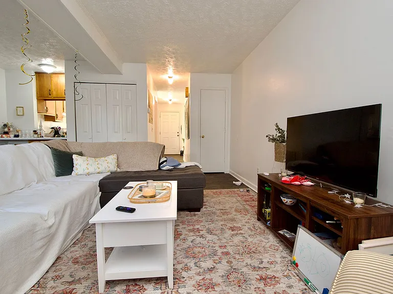 210 N Ross St #A — Photo 19