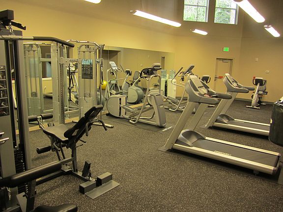 4th image of 1208 NW Tahoe Ln APT 203