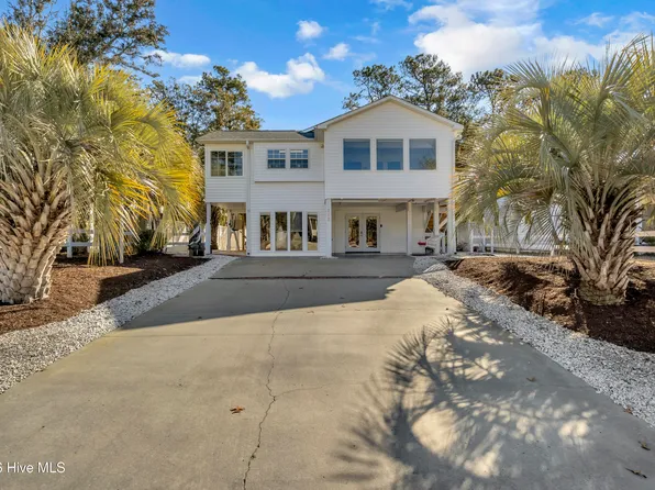 212 NE 35th Street, Oak Island, NC 28465