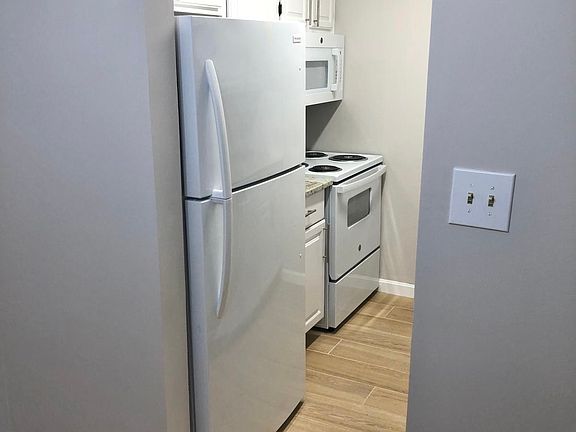 4th image of 2210 Ravens Crest Dr
