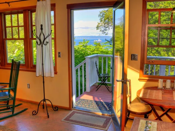 15188 Sunrise Dr NE, Bainbridge Island, WA 98110