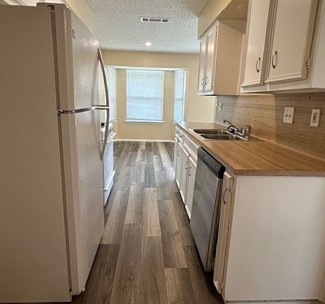 4th image of 11701 Bayou Bnd Building A